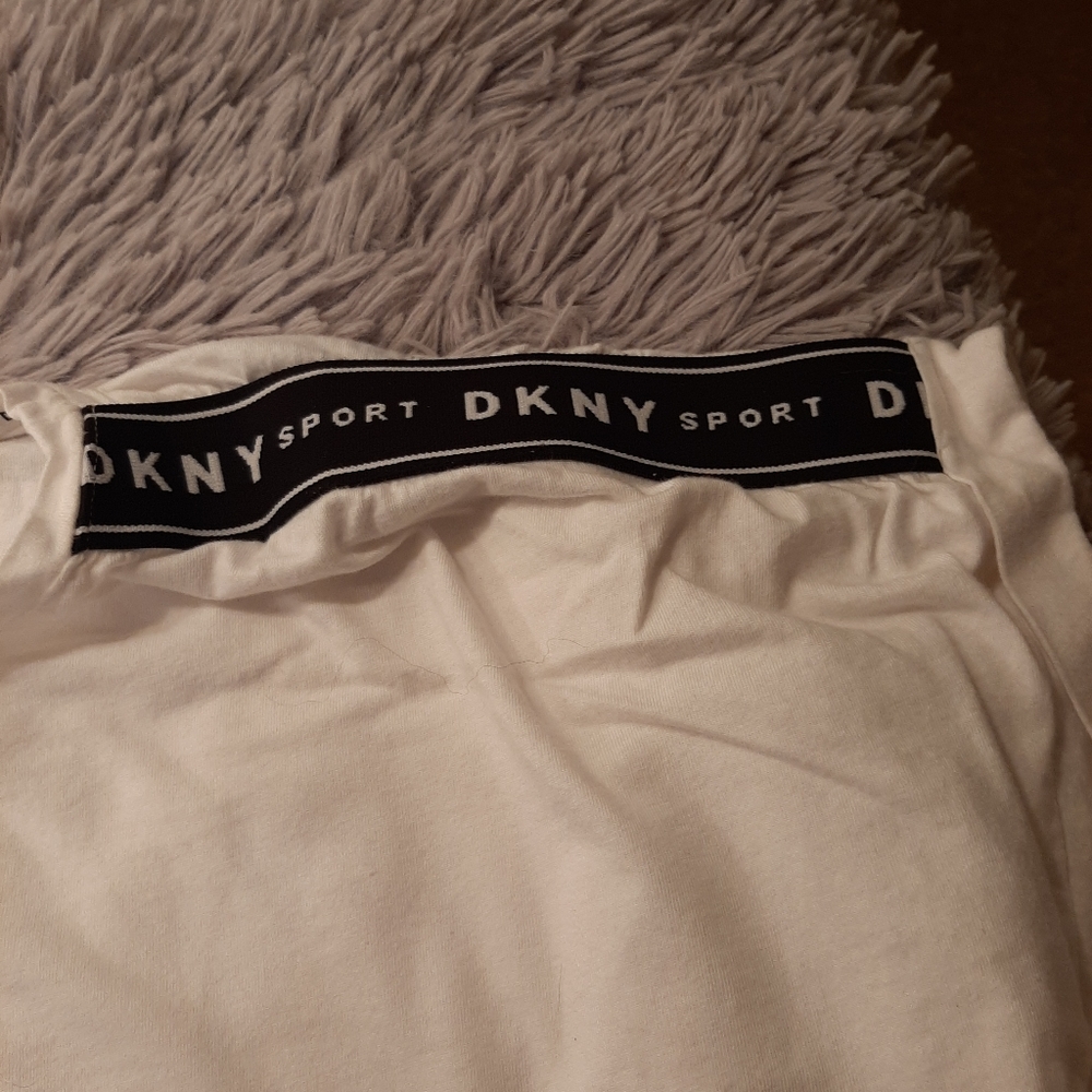 DNKY Sleeveless white tee with black piping Size XL